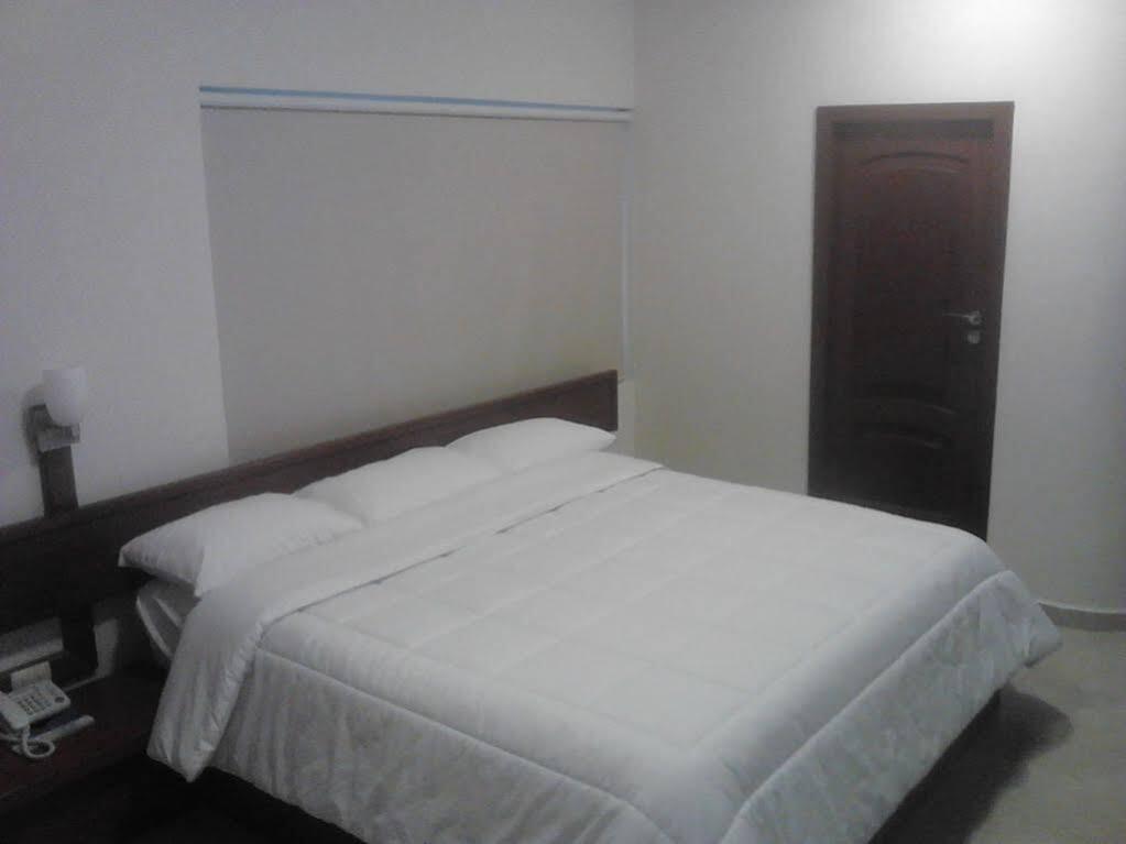 Monte Salerno Hotel & Suites Montemorelos エクステリア 写真