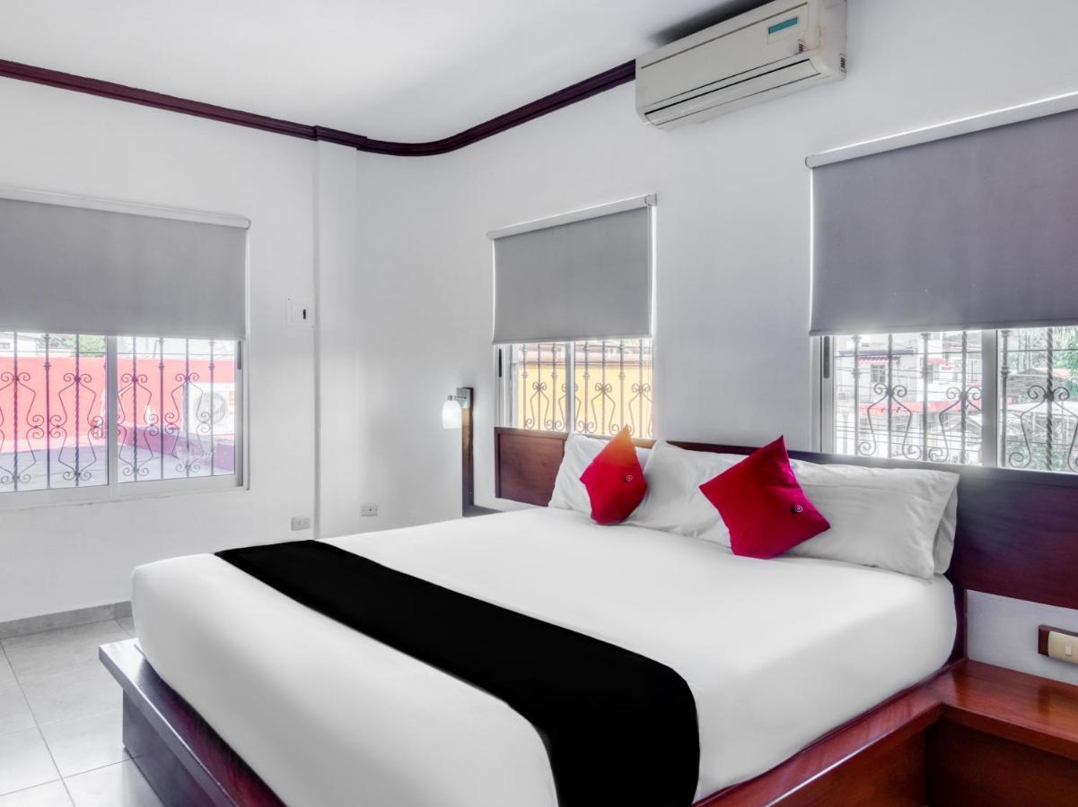 Monte Salerno Hotel & Suites Montemorelos エクステリア 写真