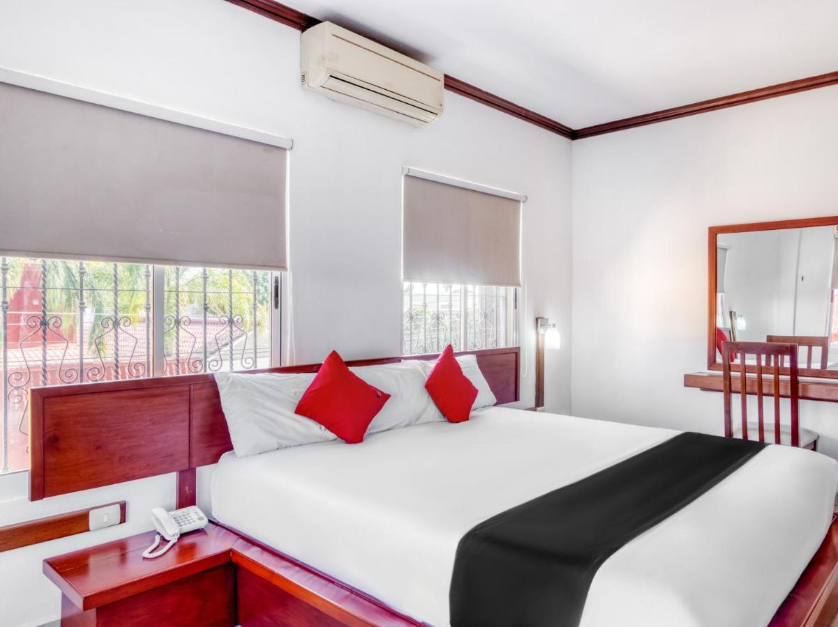 Monte Salerno Hotel & Suites Montemorelos エクステリア 写真