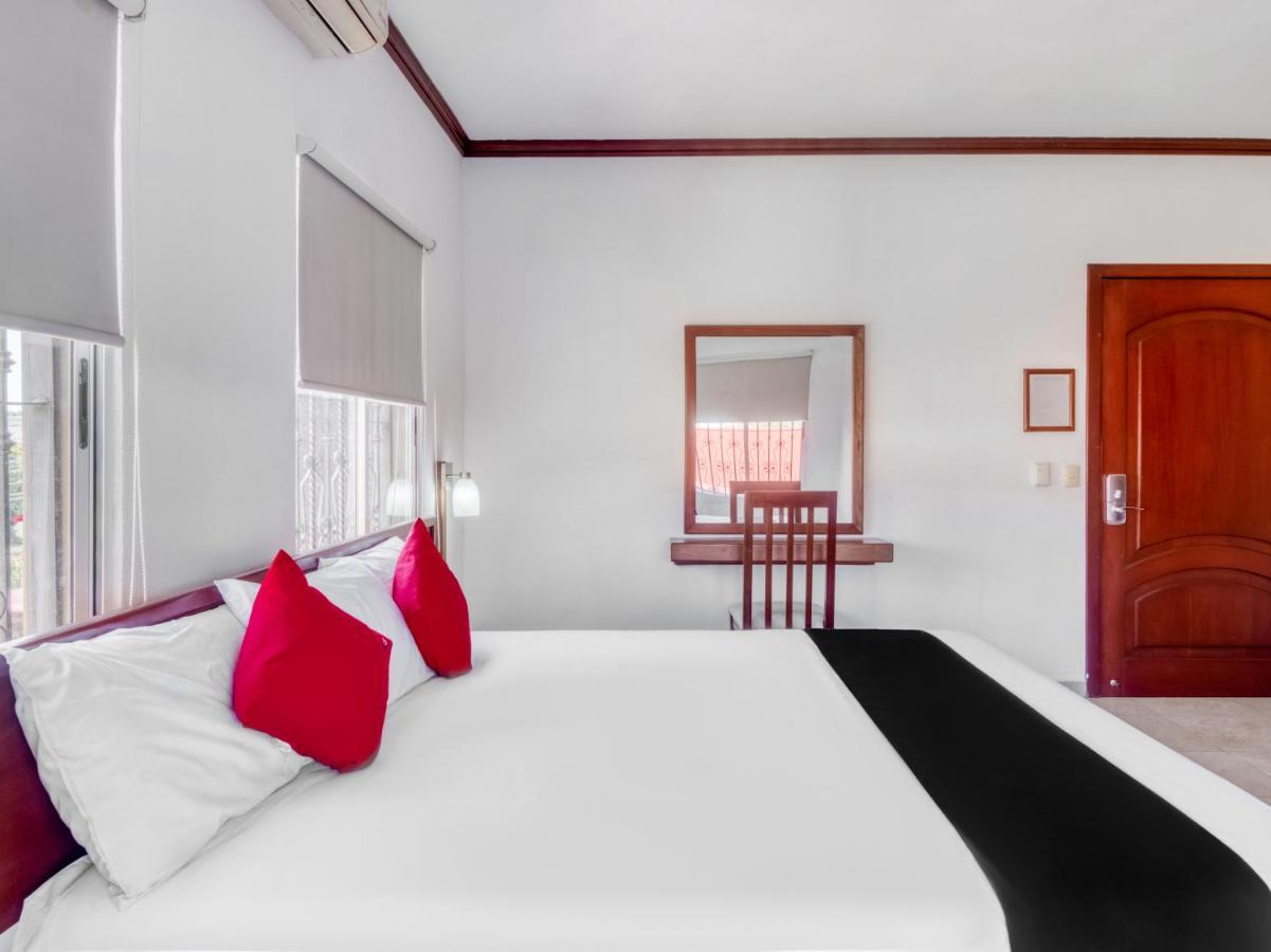 Monte Salerno Hotel & Suites Montemorelos エクステリア 写真