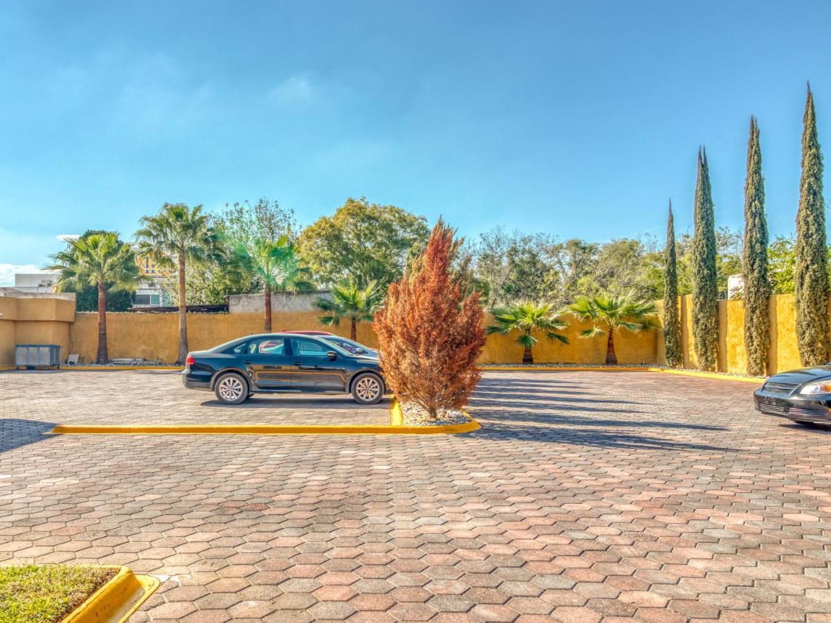 Monte Salerno Hotel & Suites Montemorelos エクステリア 写真