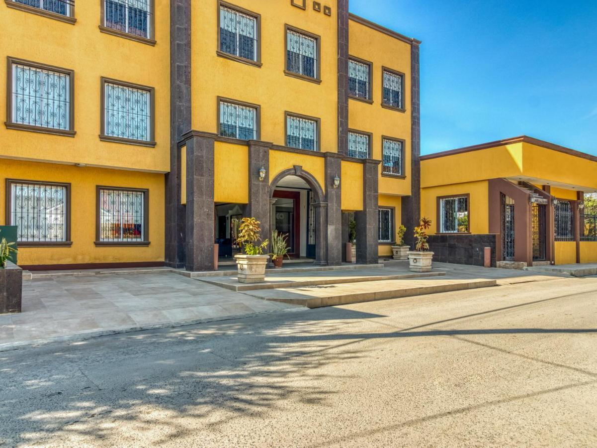 Monte Salerno Hotel & Suites Montemorelos エクステリア 写真